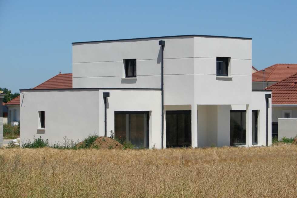 Maison traditionnelle à étage partiel livrée vue de côté