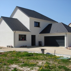 Maison sur-mesure livrée vue de côté